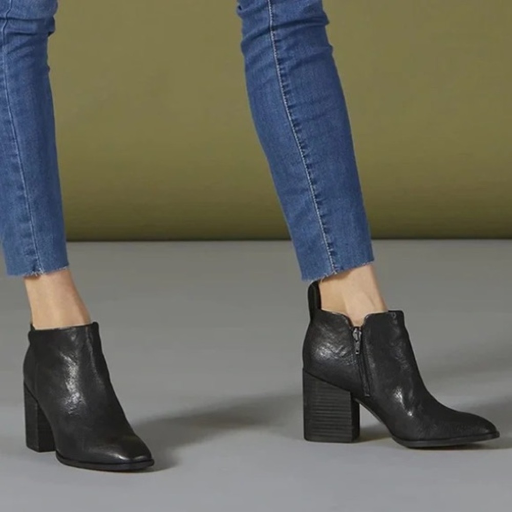 Vionic Lyssa Women's Heeled Boot - Picture 9 of 15